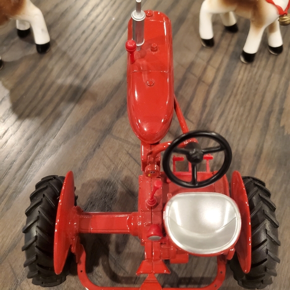 Vintage Ertl Classic McCormick 1/32" Scale Farmall Tractor - Picture 5 of 12